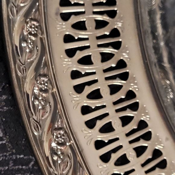 Vintage Wm Rogers & Son Spring Flowers 2011  Round Silverplate Pierced Tray EUC - Picture 8 of 9